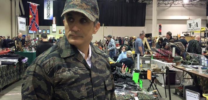 باسم يوسف بالملابس المموهة