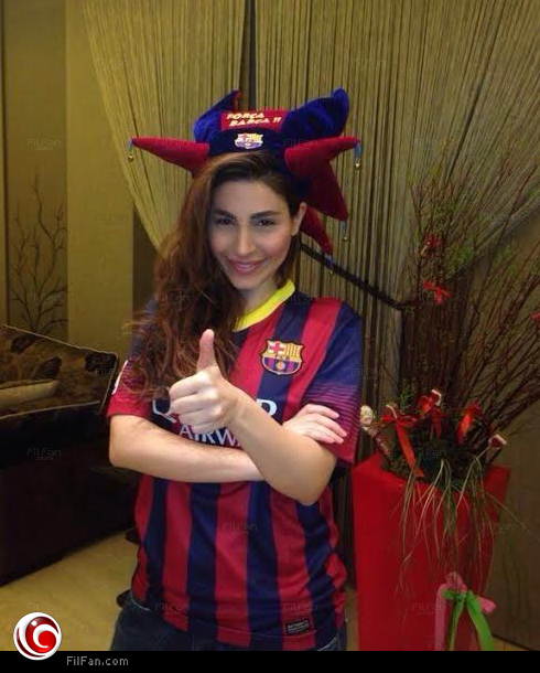 يارا تحتفل بفوز برشلونة