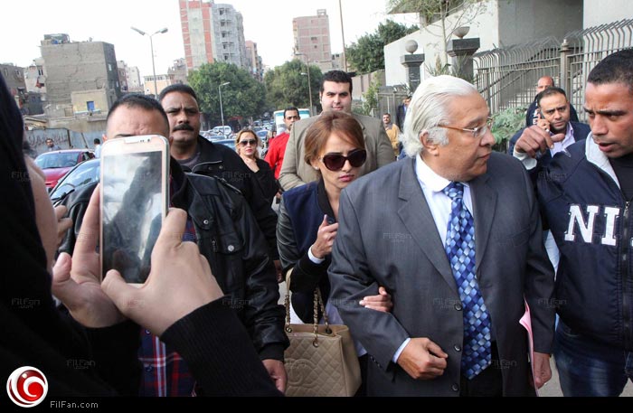 زينة أمام المحكمة مع محاميها