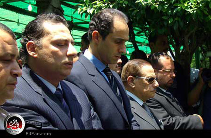 صلاة الجنازة على الراحل عبد الحي أديب : السيد جمال مبارك والسيد صفوت الشريف