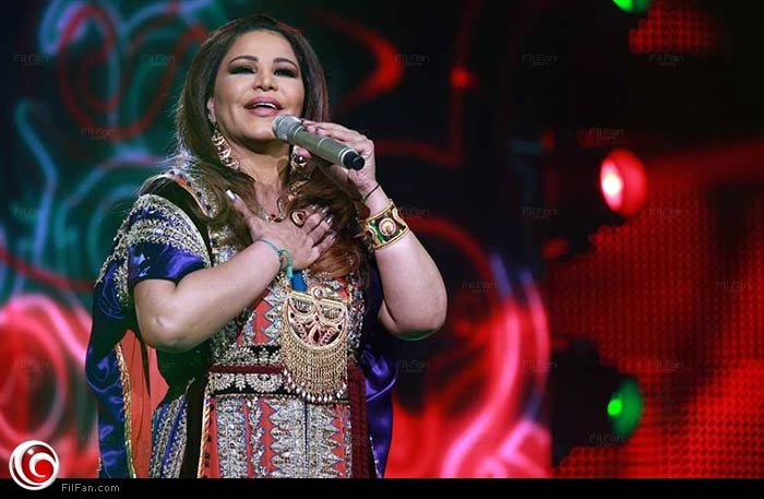 أحلام في الزي الرسمي الإماراتي