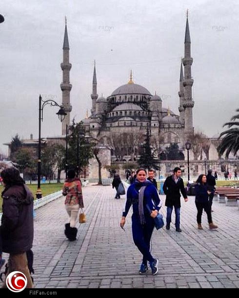 أحلام أمام المسجد الأزرق في اسطنبول