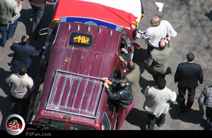 السيارة التي تحمل نعش النجم الراحل أحمد زكي - تصوير : دينا توفيق