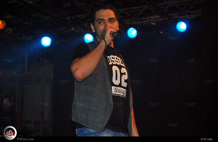 أكمل في الحفل