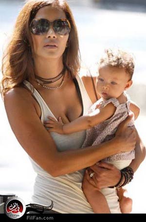 هال بيري وابنتها نهلة