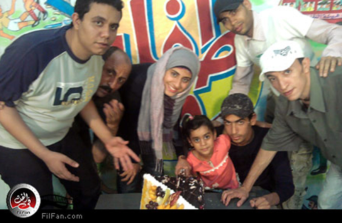 فريق عمل البرنامج يحتفل بانتهاء التصوير