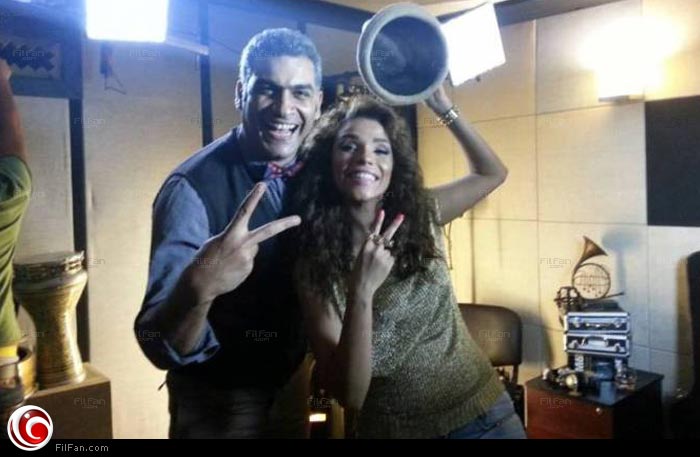 أمينة وهاني عادل أثناء تسجيل الأغنية