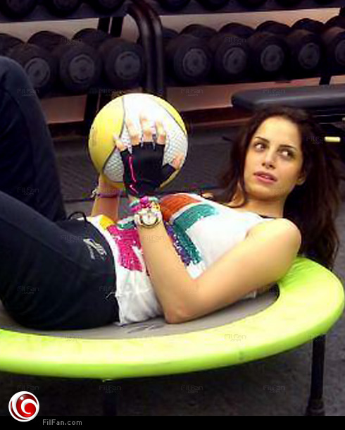 آمال ماهر أثناء ممارسة الرياضة