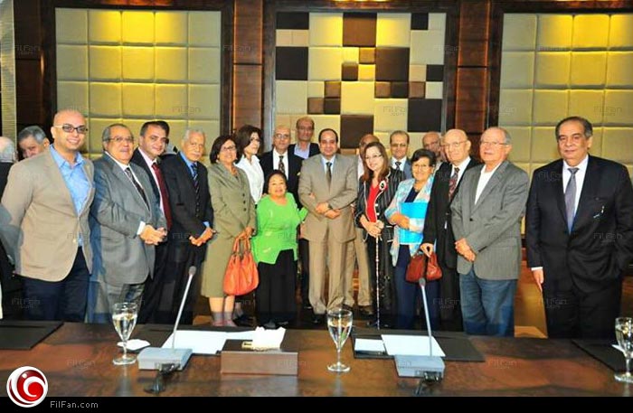 أحمد مراد &quot;أقصى اليسار&quot; في لقاء السيسي