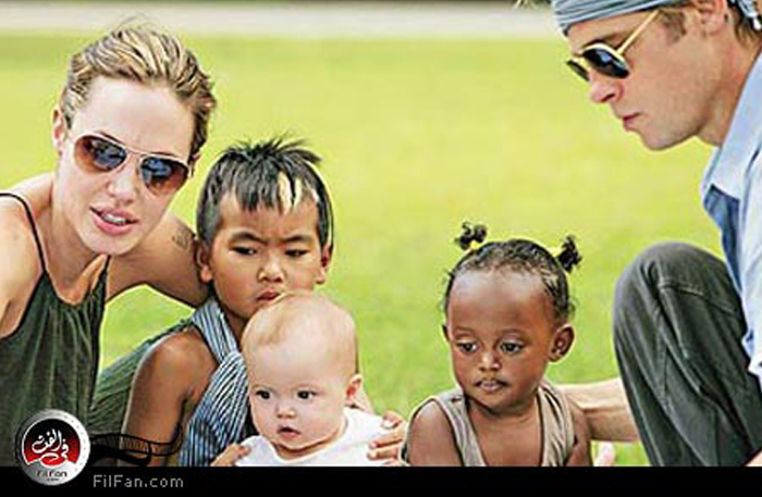 براد بيت مع أنجلينا جولي وأبناءهما زاهارا ومادوكس وشيلوه نوفيل كما ظهروا في مجلة &quot;بيبول&quot;