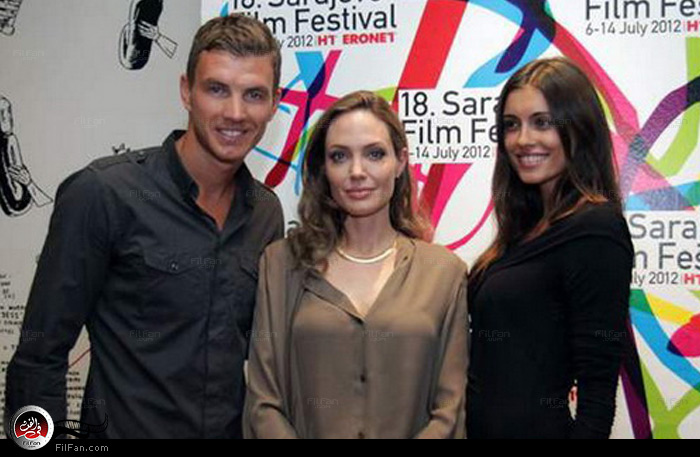 أنجلينا برفقة دزيكو وصديقته