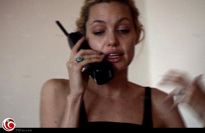 أنجيلينا جولي خلال فترة تعاطيها للمخدرات