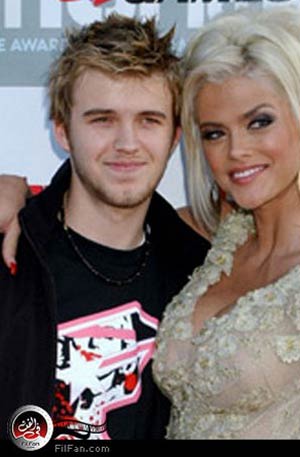 آنا نيكول سميث وابنها دانييل سميث