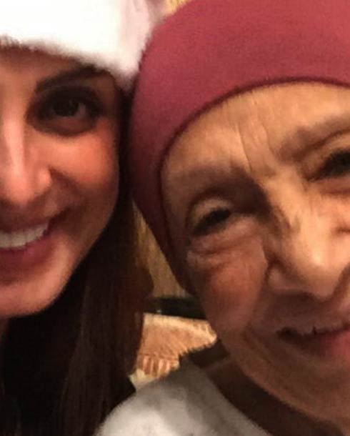 المطربة أنغام وخالتها