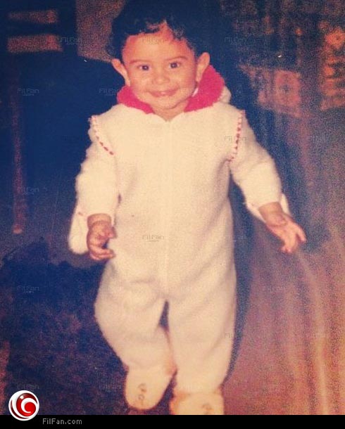 آسر ياسين وعمره عام واحد