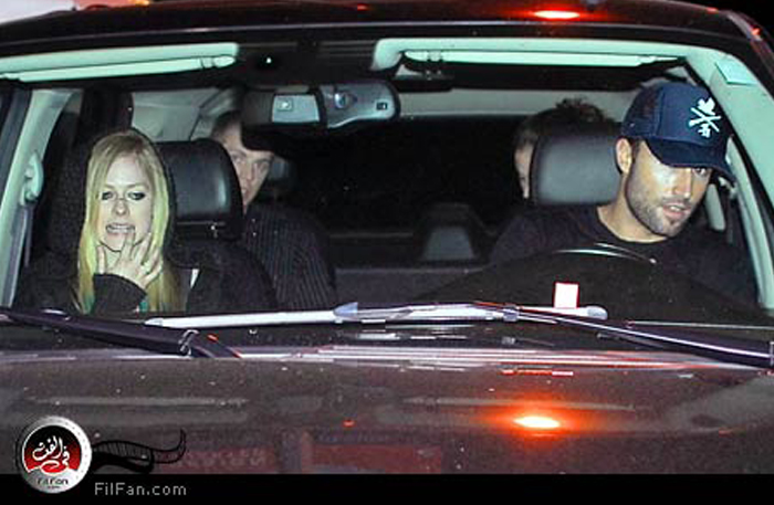 أفريل وصديقها