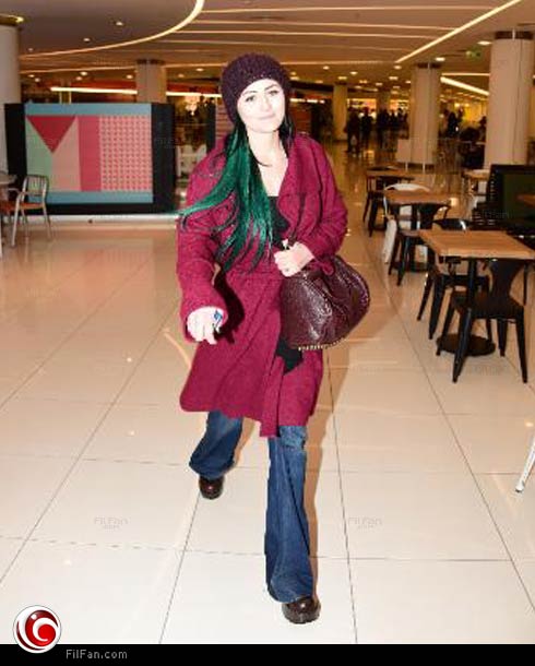 دينيز شاكر بشعر أخضر في أحدث إطلالاتها