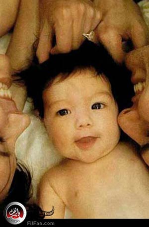 صورة لسوري مع كروز وهولمز في عدد أكتوبر من مجلة &quot;فانيتي فير&quot;