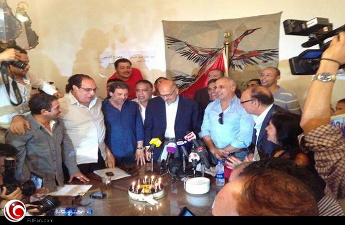 البرادعي يحتفل بعيد ميلاده مع معتصمي الثقافة