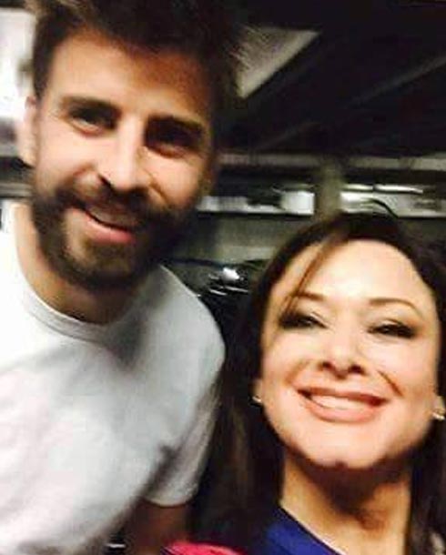 منى الشرقاوي مع بيكيه