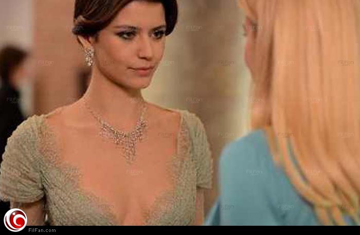 فستان بيرين الذي إعجاب الجمهور