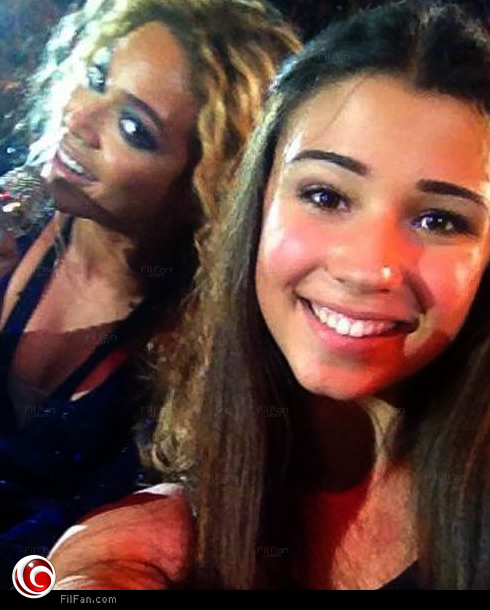 بيونسيه تقحم نفسها في صورة إحدى معجباتها