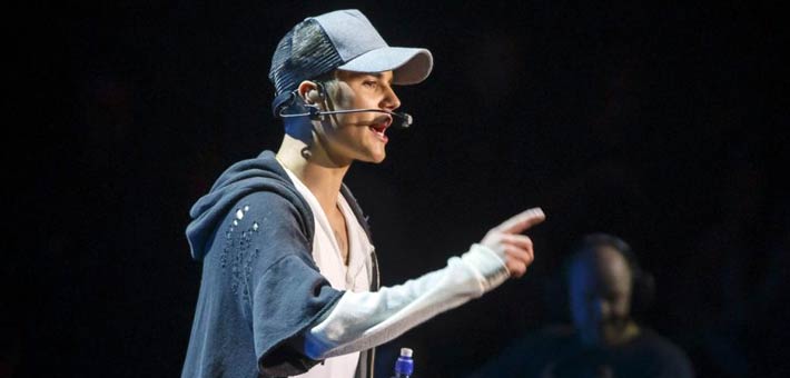 جستين بيبر ينفعل على جمهوره