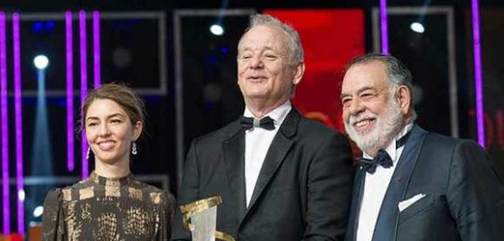 بيل موري أثناء استلام الجائزة