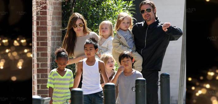 جولي وبيت مع أبنائهم الستة