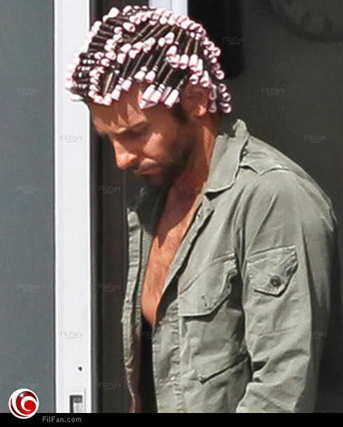 برادلي كوبر يستخدم بكرات الشعر