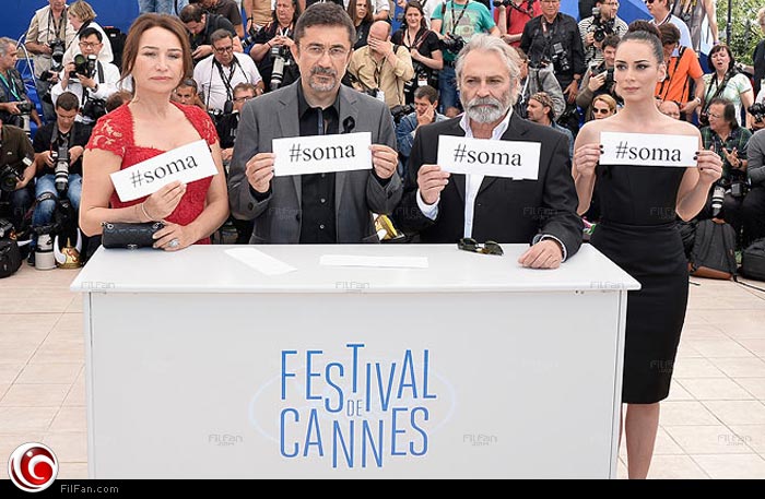 فريق عمل "Winter Sleep" يذكرون العالم بضحايا منجم "سوما" في مهرجان كان