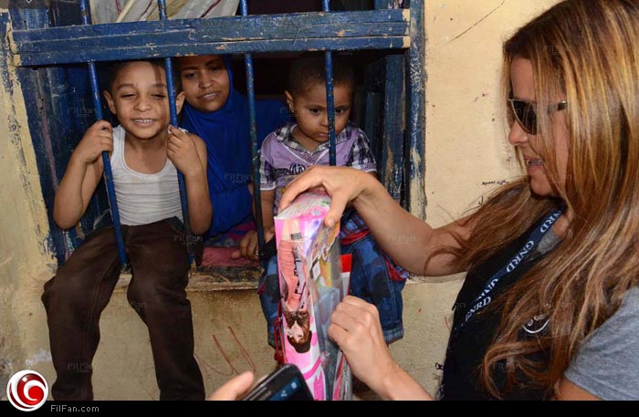 كارول سماحة تهدي الأطفال هدية العيد