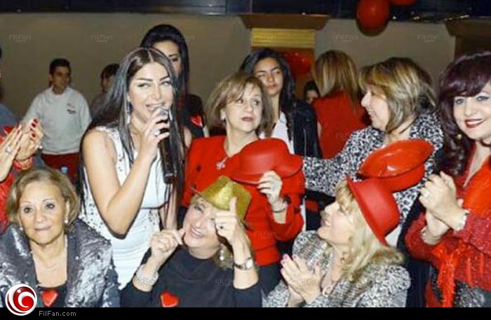 كلوديا تسعد  مرضى الفشل الكلوي والسرطان 