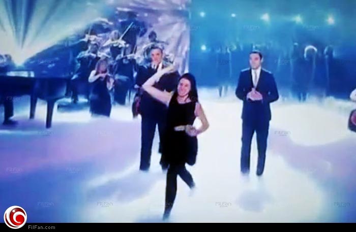 سيدة تلقي البيض على سايمون كاول في &quot;Britain’s Got Talent&quot;