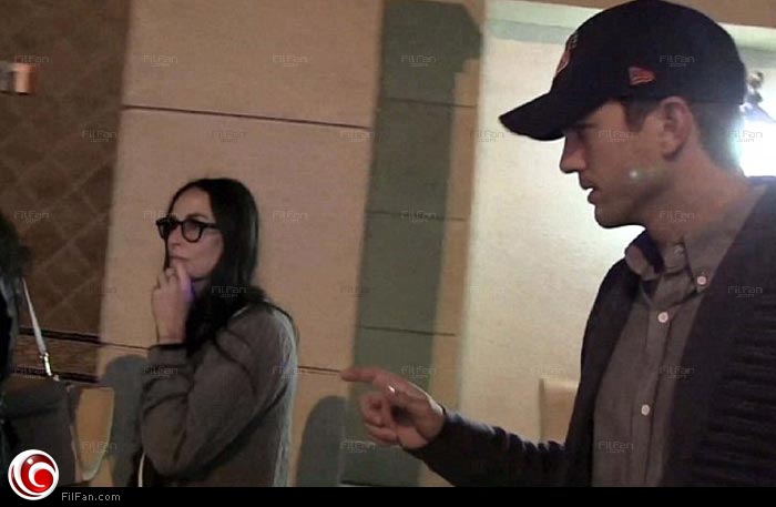 أشتون كوتشر يتحدث مع ديمي مور 