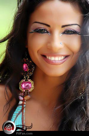 دوللي شاهين