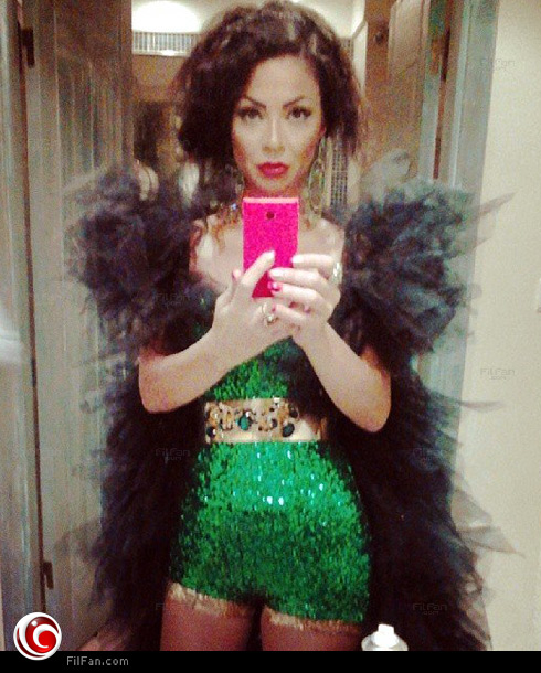 دوللي قبل الصعود على المسرح