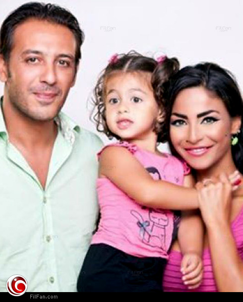 دوللي شاهين مع زوجها السابق باخوس علوان وابنتهما &quot;نور&quot;
