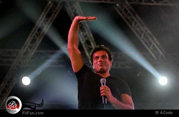 عمرو دياب أثناء الحفل