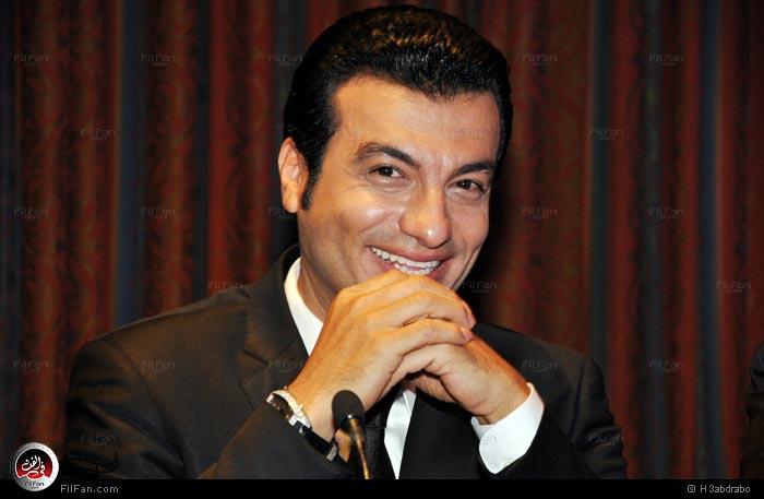  إيهاب توفيق يدعوا جمهوره لحضور حفلاته في أمريكا