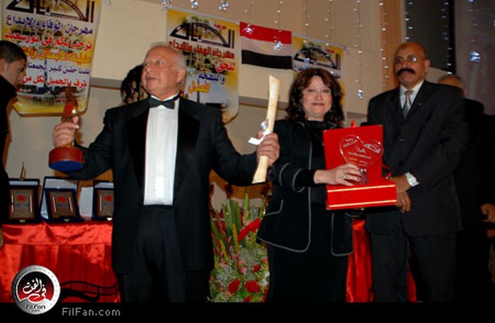 صورة لفرقة المصريين أثناء تكريمها