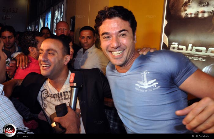 عز والسقا أثناء العرض الخاص