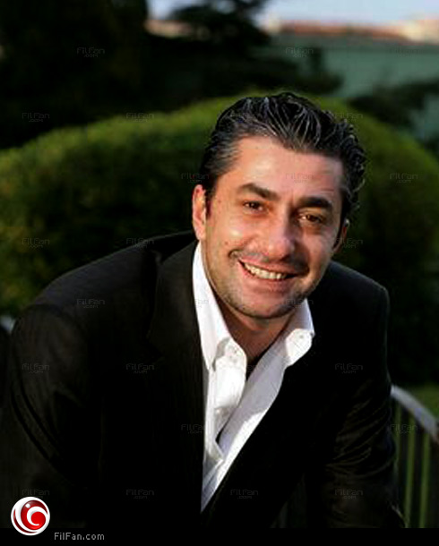 الممثل التركى إركان بيتيكايا