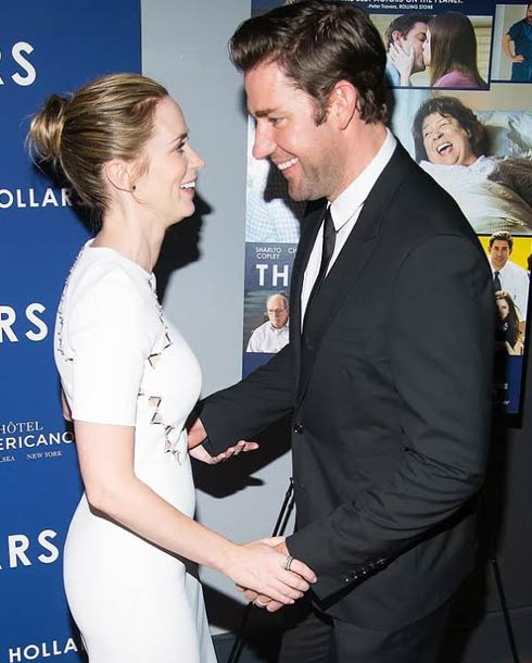 إيميلي بلانت وزوجها في حفل افتتاح The Hollars