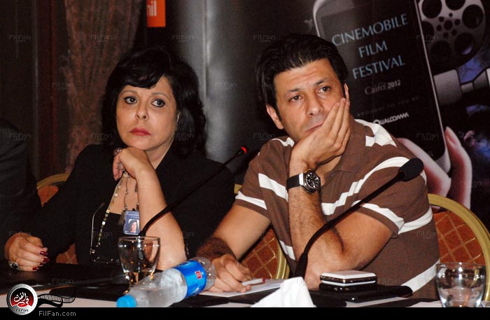 إسعاد يونس وإياد نصار أثناء المؤتمر