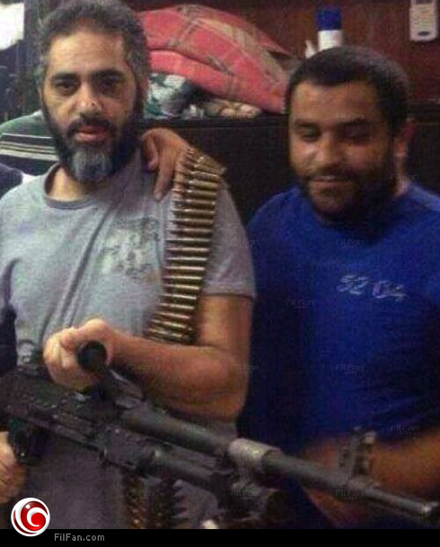 فضل حاملا للسلاح