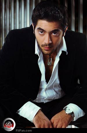 أحمد فلوكس يعتذر عن مسلسل &quot;المواطن إكس&quot; ليتفرغ لـ&quot;ساعة ونصف&quot;