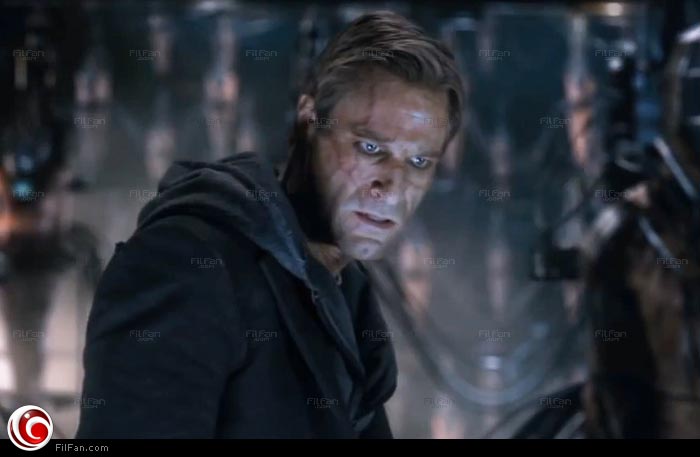 آرون إيكهارت في دور &quot;فرانكنستاين&quot;