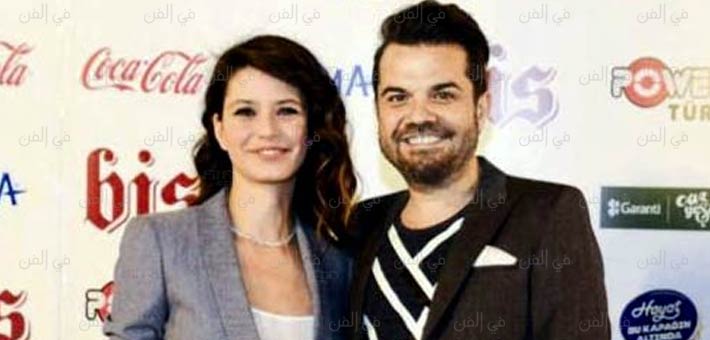 بيرين سات وزوجها كينان دوغلوا في افتتاح مطعمهما