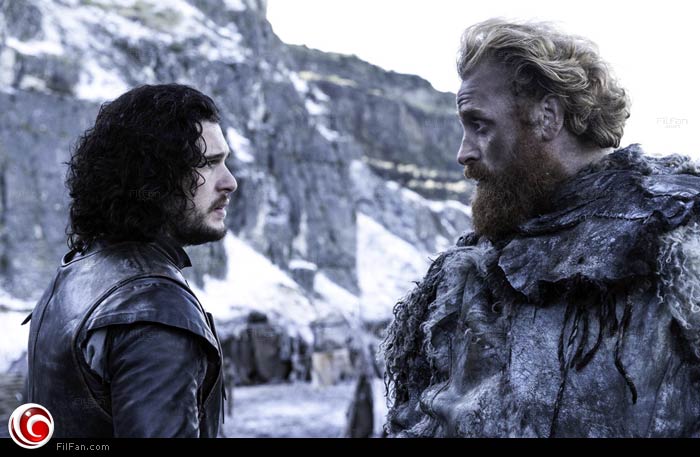 &quot;جون سنو&quot; مع في لقطة من الحلقة الثامنة